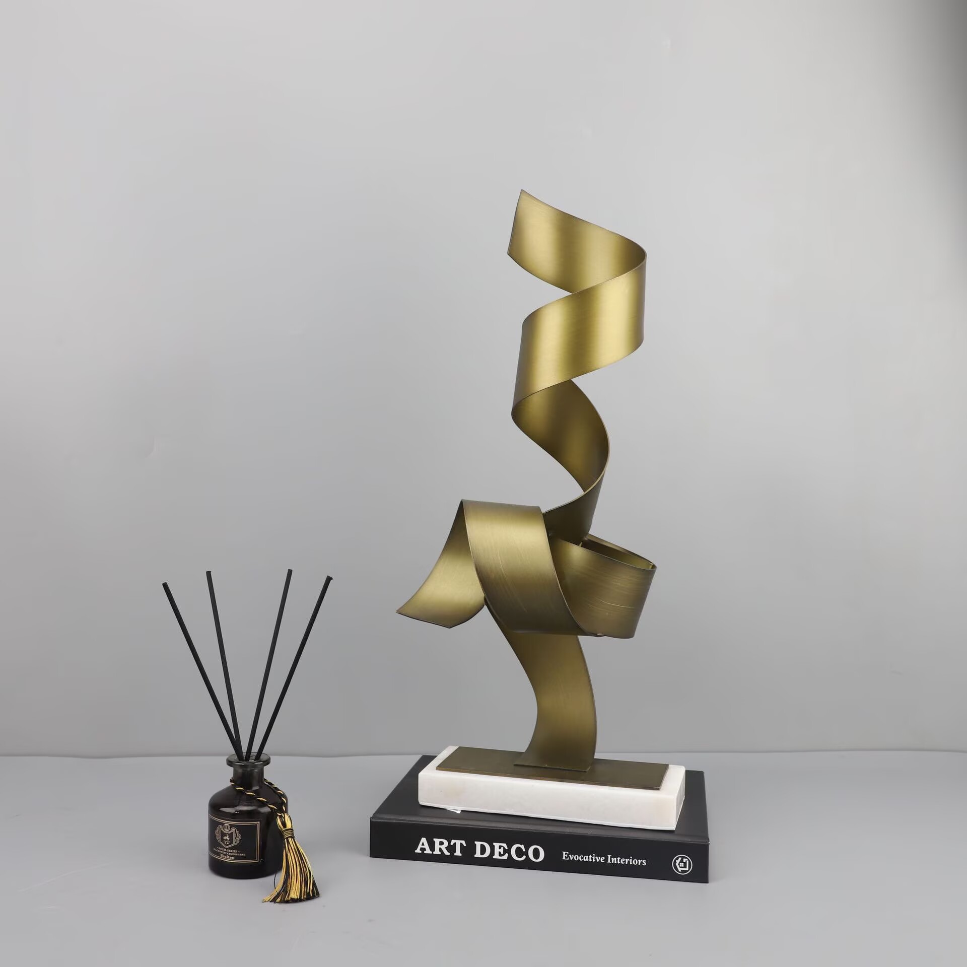Escultura Nórdica de Figura Co - Lighting Decor Inc reseña y precio